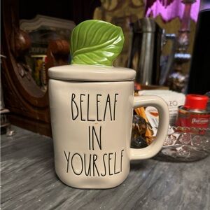 Rae Dunn tea mug with leaf lid